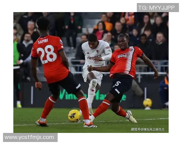 足球明星在右边路华丽突破后精准射门展现惊人技巧与力量